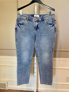 CAbi Harlow Jeans #1207 sz 10 Fall 2025 Never Worn Frost Wash Medium Wash